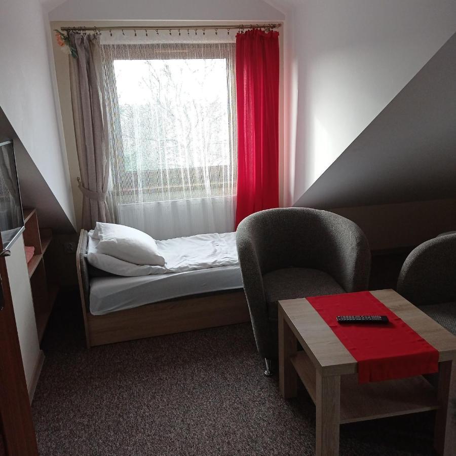 Osrodek Wczasowy "Wczasy Pod Grusza" Hotel Biecz Exterior photo